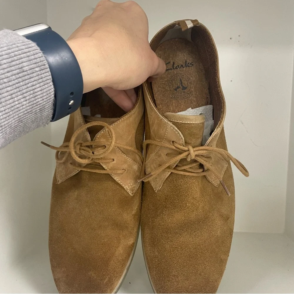 Clarks Men's Suede Chukka Boots in Camel Brown